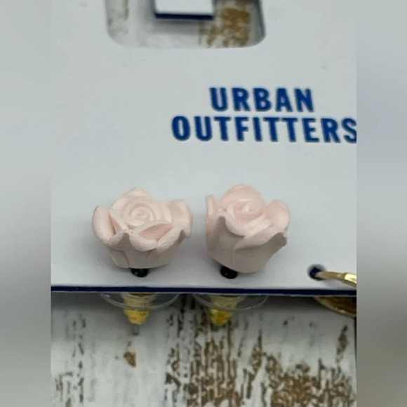 UO Rose Post & Hoop Earring Set, Blush, NWT - Picture 6 of 7